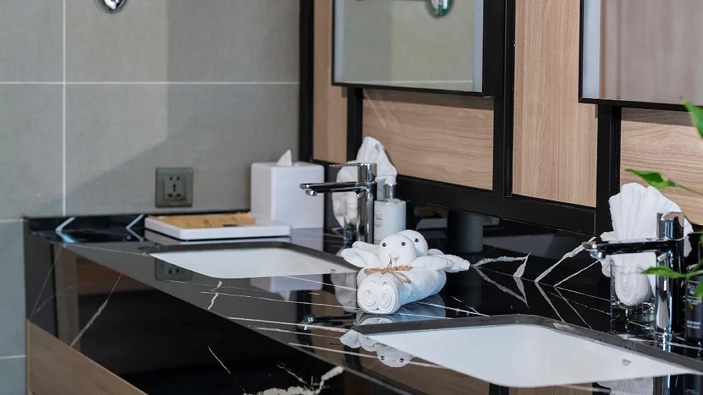 Khách sạn view vịnh Hạ Long