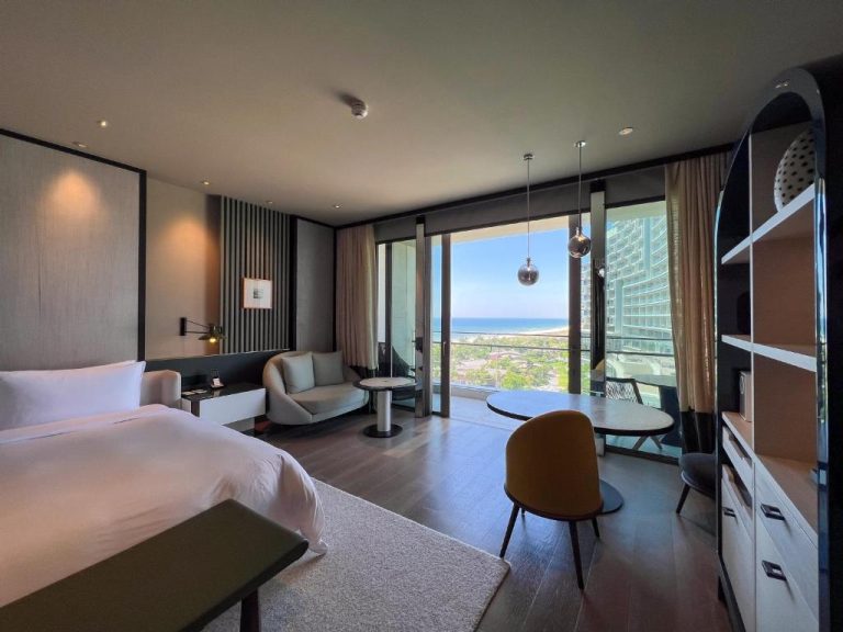 Nghỉ dưỡng sang trọng miền Trung